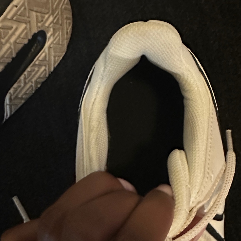 Nike Legend Essential 2 PRM - Picture 4 of 7